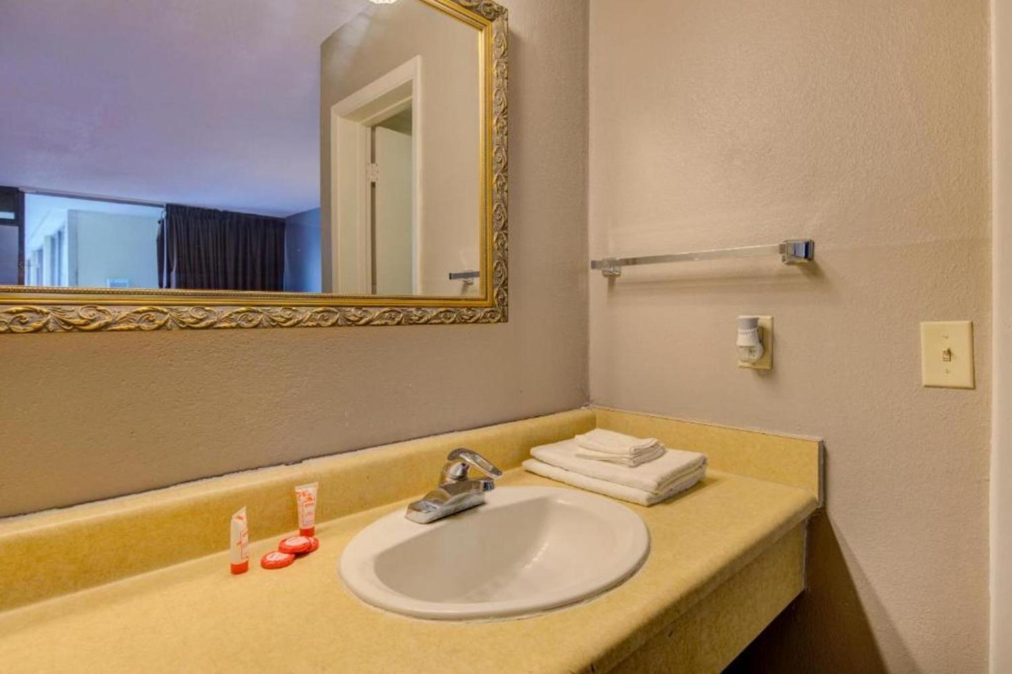 Oyo Hotel Douglas Ga Us-441 Εξωτερικό φωτογραφία