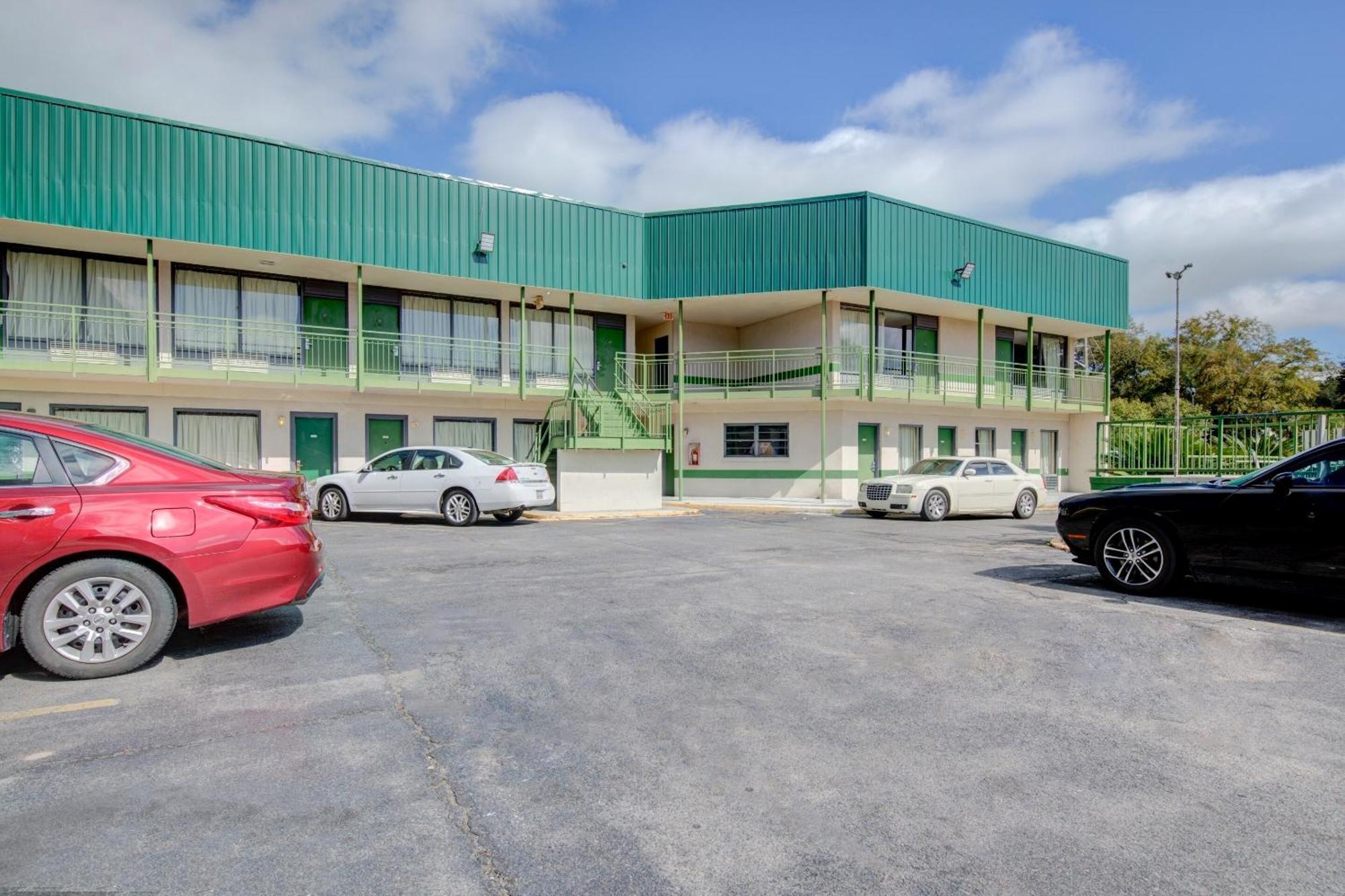 Oyo Hotel Douglas Ga Us-441 Εξωτερικό φωτογραφία